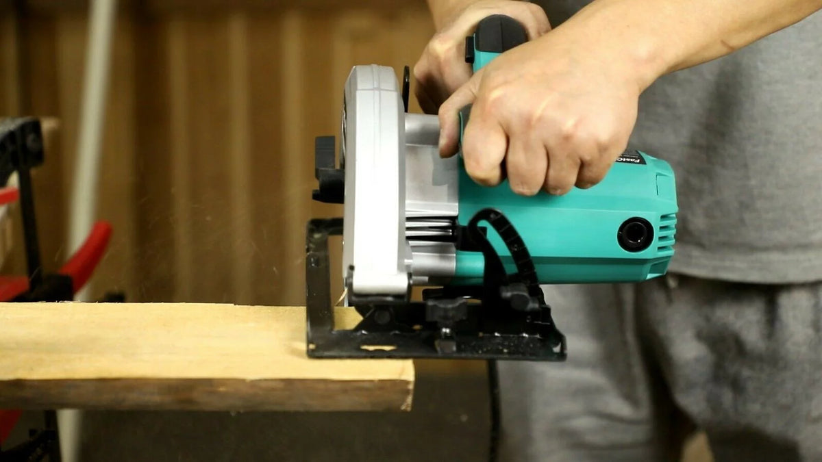 21A Circular Saw with 3pc 7-1/4" Blades Q59762