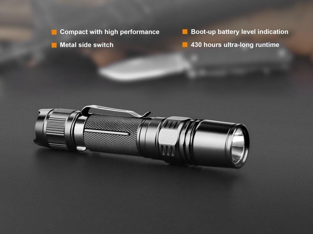 1000 Lumen Flashlight with USB Rechargeable Battery & Carry Case Z543