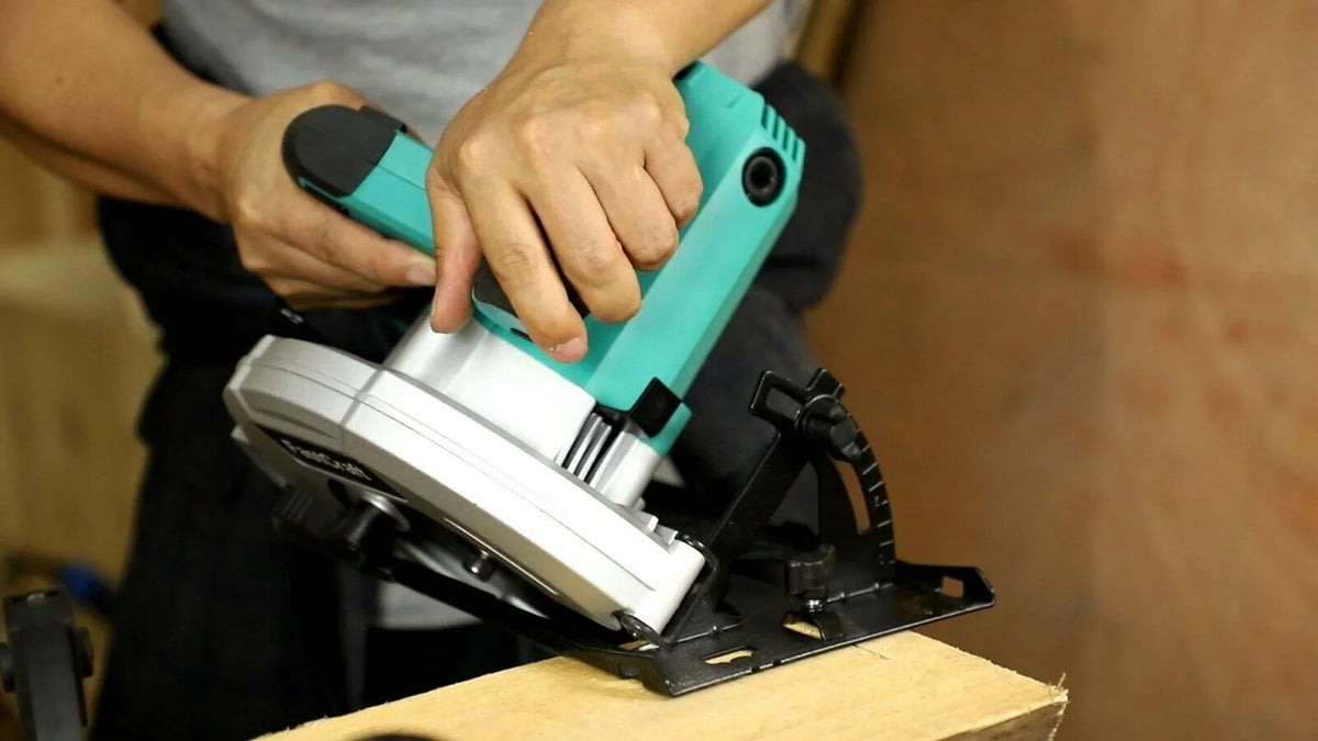 21A Circular Saw with 3pc 7-1/4" Blades Q59762