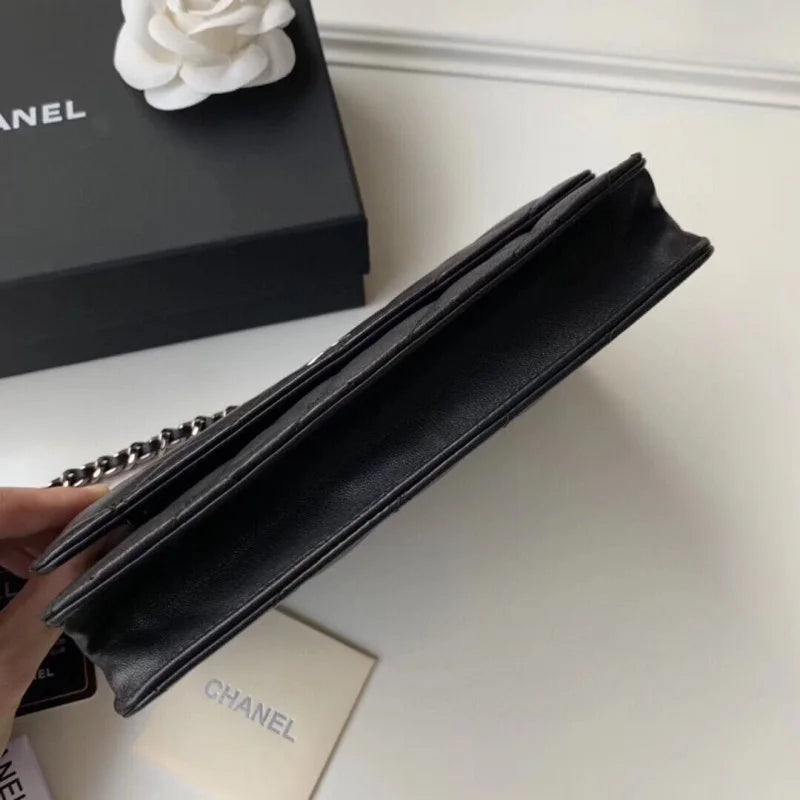 Lambskin Wallet On Chain D406632